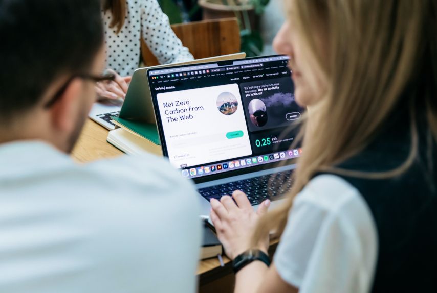 Allt vi gör är inriktat på att <i>skapa en koppling</i> mellan företaget och gemenskapen.